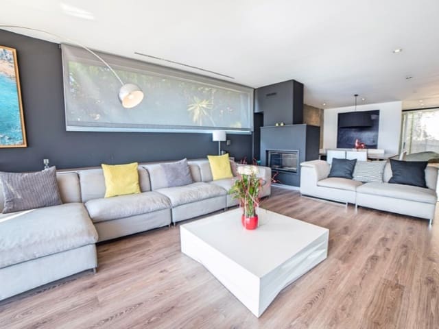 4 bedroom Villa for sale in Blanes with pool garage - € 2,000,000 (Ref: 5122281)