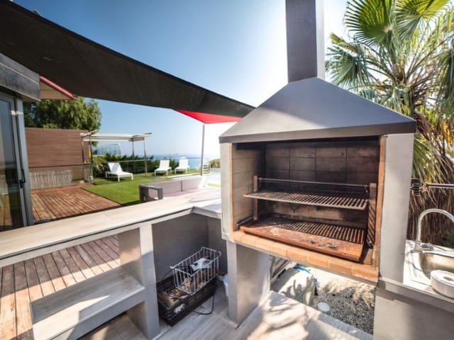 4 bedroom Villa for sale in Blanes with pool garage - € 2,000,000 (Ref: 5122281)