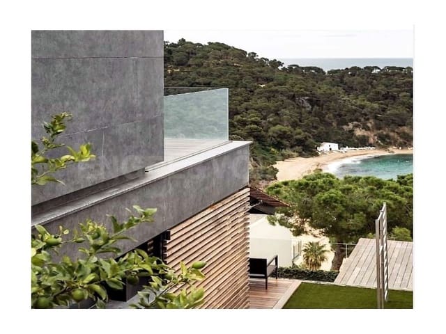 6 slaapkamer Villa te koop in Canyelles, Lloret de Mar met zwembad garage - € 4.500.000 (Ref: 7445765)