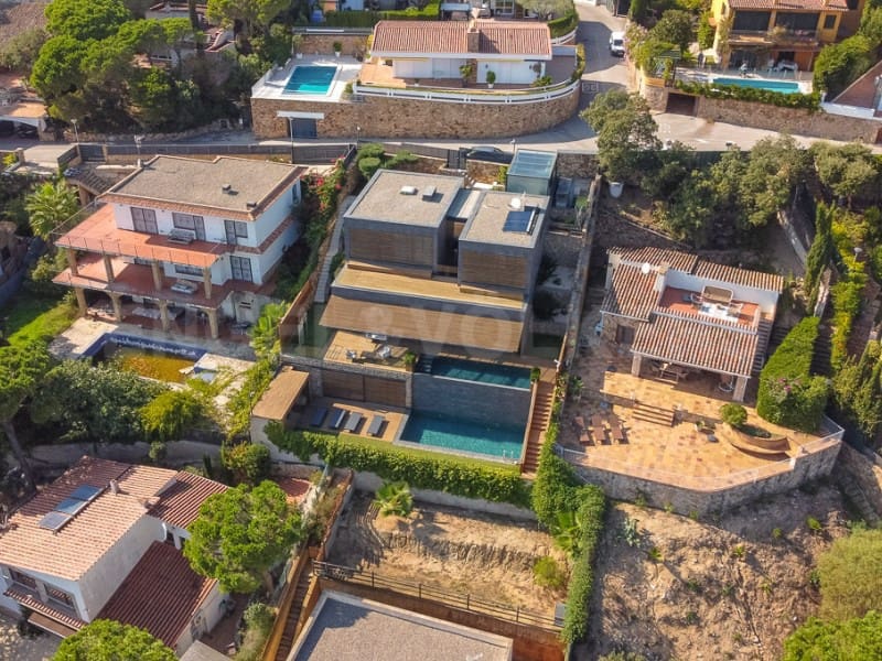 6 soverom Villa til salgs i Lloret de Mar med svømmebasseng garasje - € 4 500 000 (Ref: 7445765)