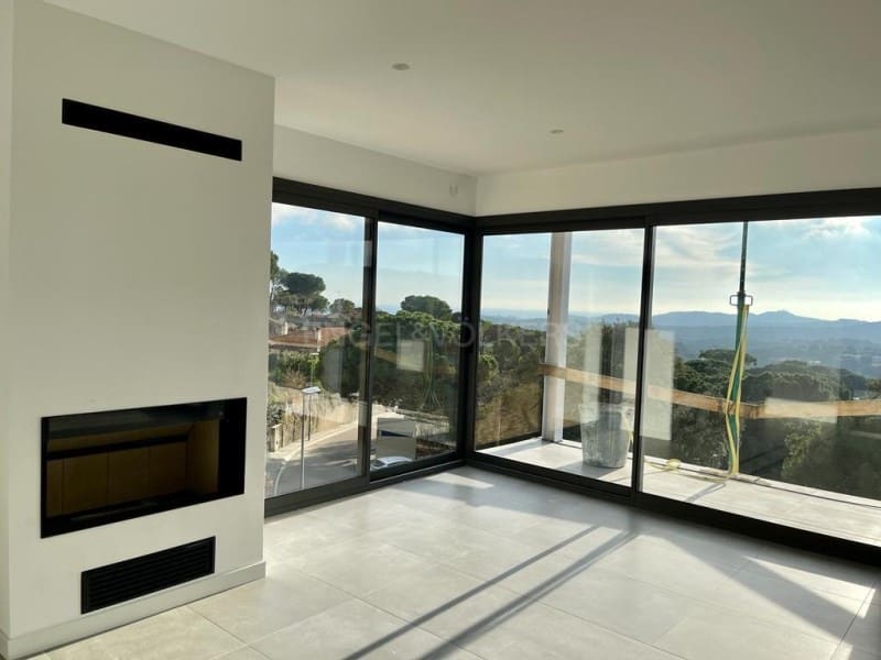 4 soverom Villa til salgs i Lloret de Mar med svømmebasseng garasje - € 869 500 (Ref: 7445792)