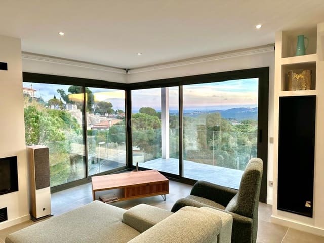 4 bedroom Villa for sale in Urbanitzacions del Nord, Lloret de Mar with pool garage - € 869,500 (Ref: 7445792)