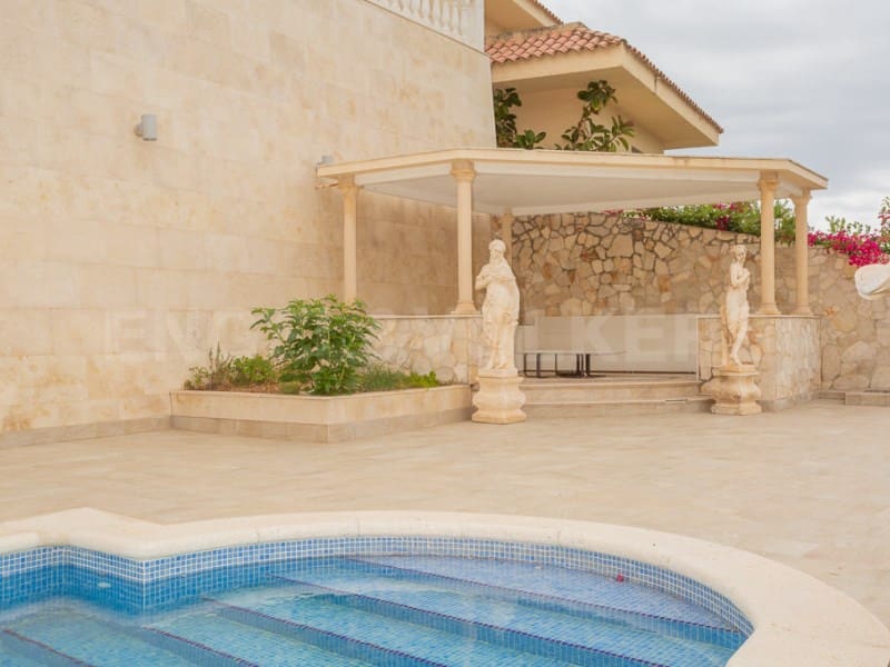 4 soveværelse Villa til salg i Lloret de Mar med swimmingpool - € 2.900.000 (Ref: 7445797)