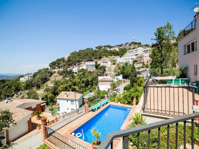 6 soveværelse Villa til salg i Lloret de Mar med swimmingpool - € 750.000 (Ref: 7445814)