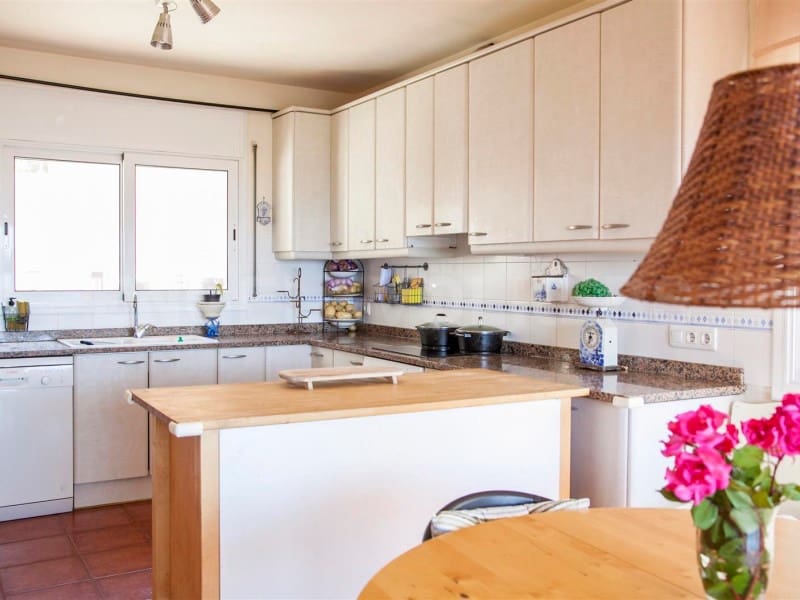 6 soveværelse Villa til salg i Lloret de Mar med swimmingpool - € 750.000 (Ref: 7445814)