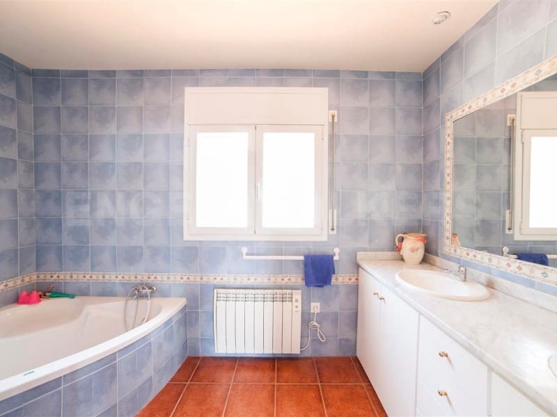 6 soveværelse Villa til salg i Lloret de Mar med swimmingpool - € 750.000 (Ref: 7445814)