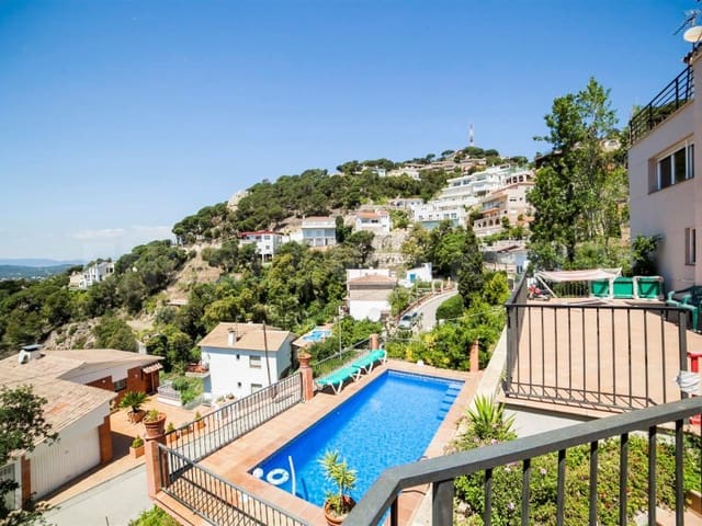 6 soveværelse Villa til salg i Roca Grossa, Lloret de Mar med swimmingpool - € 750.000 (Ref: 7445814)