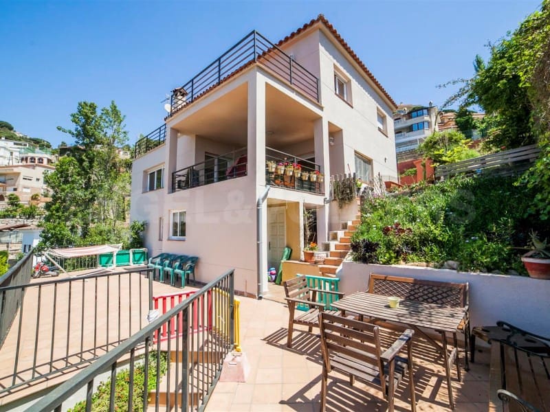 6 soveværelse Villa til salg i Lloret de Mar med swimmingpool - € 750.000 (Ref: 7445814)