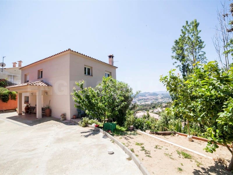 6 soveværelse Villa til salg i Lloret de Mar med swimmingpool - € 750.000 (Ref: 7445814)