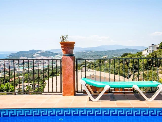 6 soveværelse Villa til salg i Roca Grossa, Lloret de Mar med swimmingpool - € 750.000 (Ref: 7445814)