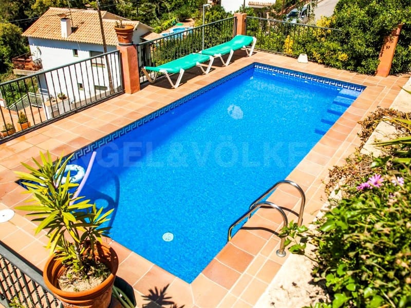 6 soveværelse Villa til salg i Lloret de Mar med swimmingpool - € 750.000 (Ref: 7445814)