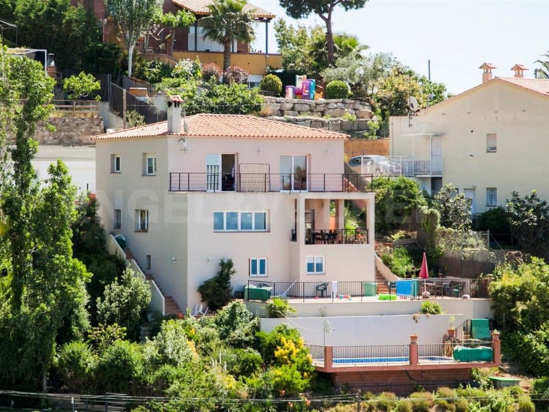 6 soveværelse Villa til salg i Lloret de Mar med swimmingpool - € 750.000 (Ref: 7445814)