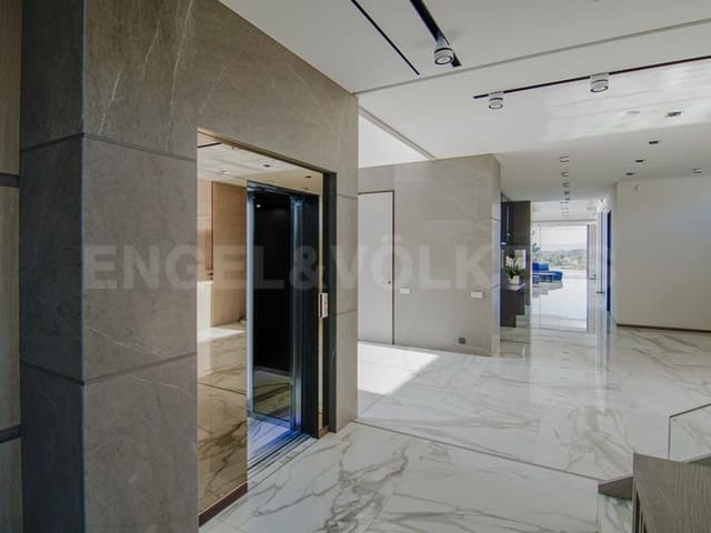 5 bedroom Villa for sale in Caldes de Malavella with garage - € 8,700,000 (Ref: 7445831)