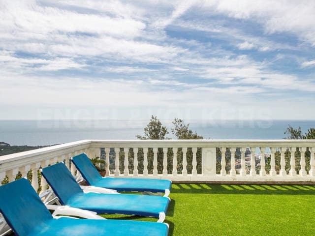 4 bedroom Villa for sale in Centre, Lloret de Mar with pool garage - € 660,000 (Ref: 7445849)