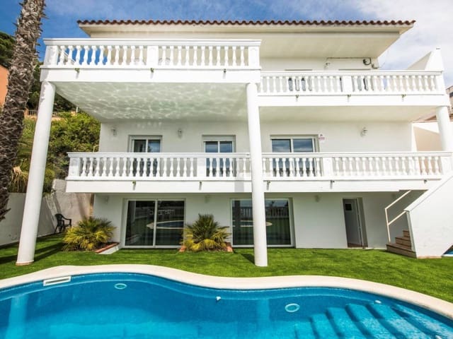 4 bedroom Villa for sale in Centre, Lloret de Mar with pool garage - € 660,000 (Ref: 7445849)
