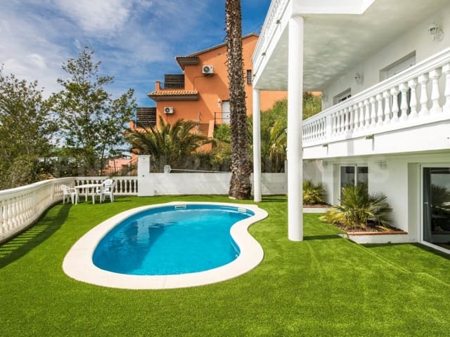 4 bedroom Villa for sale in Centre, Lloret de Mar with pool garage - € 660,000 (Ref: 7445849)