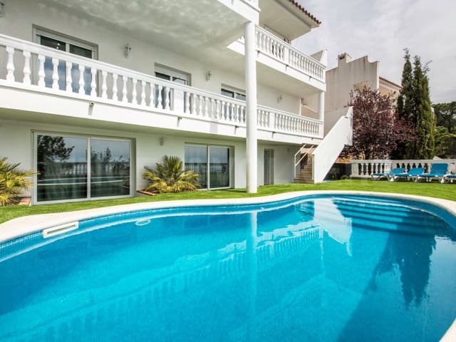 4 bedroom Villa for sale in Centre, Lloret de Mar with pool garage - € 660,000 (Ref: 7445849)