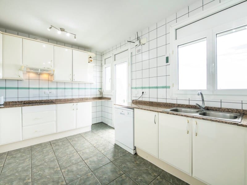 4 soveværelse Villa til salg i Lloret de Mar med swimmingpool garage - € 660.000 (Ref: 7445849)