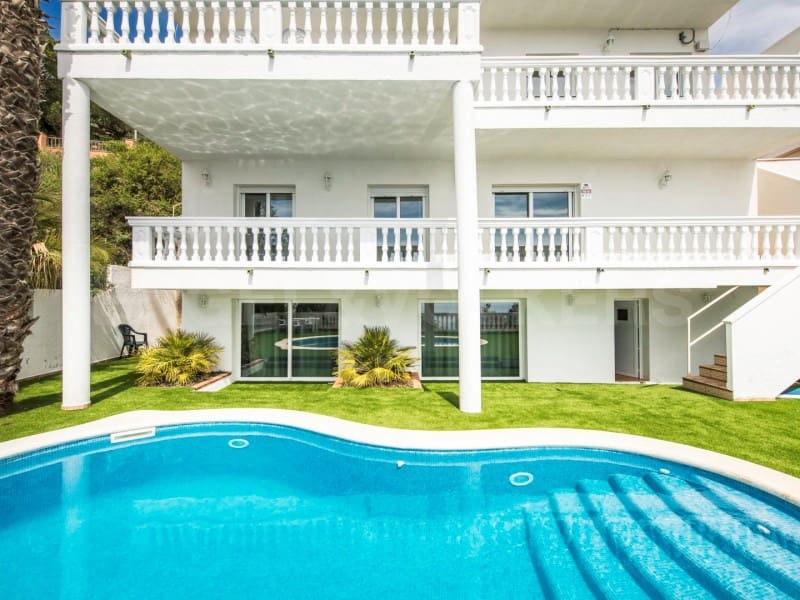 4 soveværelse Villa til salg i Lloret de Mar med swimmingpool garage - € 660.000 (Ref: 7445849)