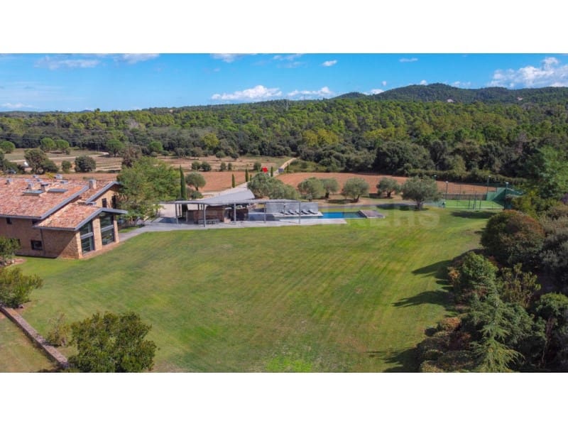 6 soveværelse Finca/Landehus til salg i Forallac med swimmingpool - € 4.900.000 (Ref: 7445898)