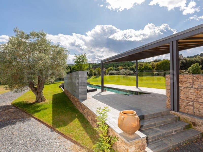 6 soveværelse Finca/Landehus til salg i Forallac med swimmingpool - € 4.900.000 (Ref: 7445898)