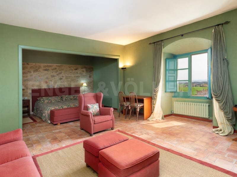 10 sypialnia Finka/Dom wiejski na sprzedaż w Bascara z basenem - 3 865 000 € (Ref: 7445904)