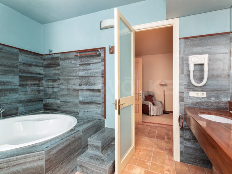 10 sypialnia Finka/Dom wiejski na sprzedaż w Bascara z basenem - 3 865 000 € (Ref: 7445904)