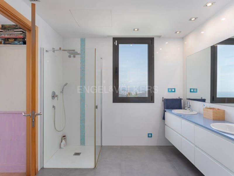 4 slaapkamer Villa te koop in Lloret de Mar met zwembad garage - € 1.200.000 (Ref: 7563706)