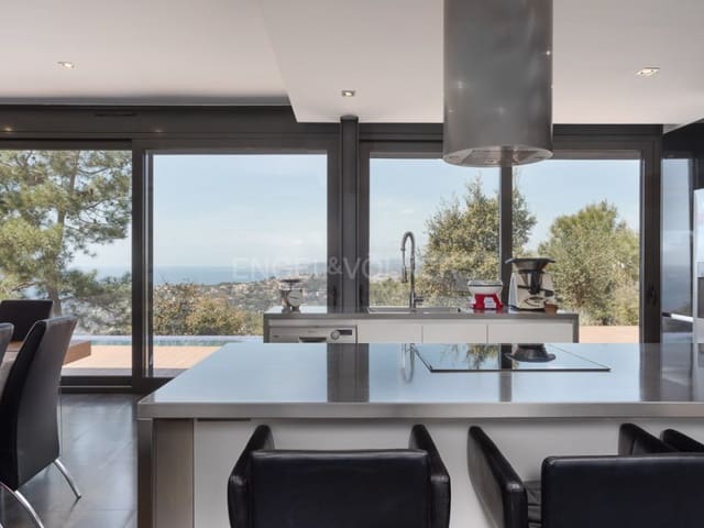 4 slaapkamer Villa te koop in Canyelles, Lloret de Mar met zwembad garage - € 1.200.000 (Ref: 7563706)