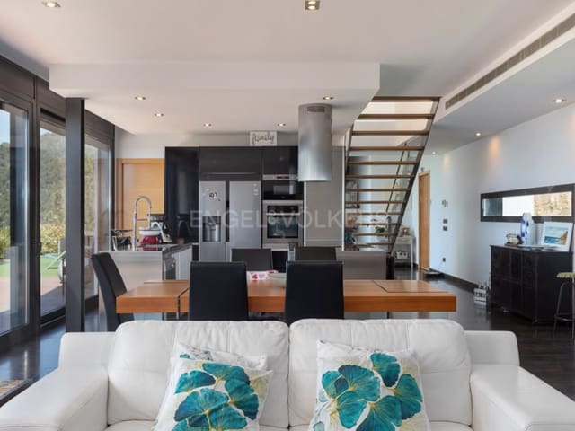 4 slaapkamer Villa te koop in Canyelles, Lloret de Mar met zwembad garage - € 1.200.000 (Ref: 7563706)