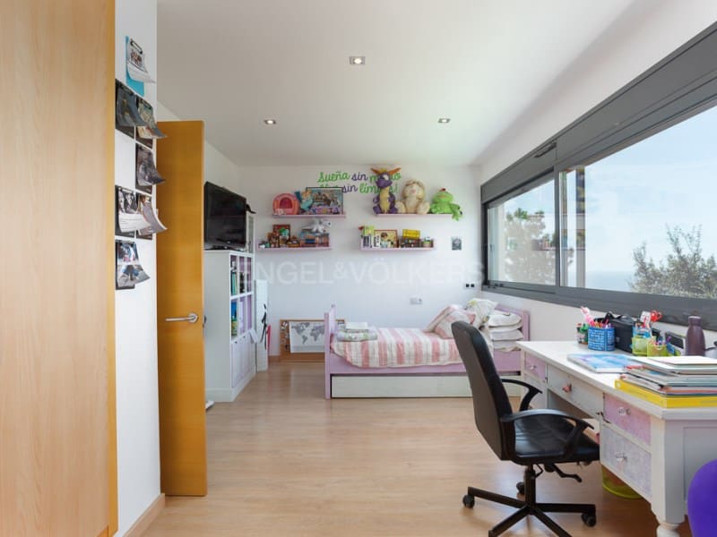 4 slaapkamer Villa te koop in Lloret de Mar met zwembad garage - € 1.200.000 (Ref: 7563706)