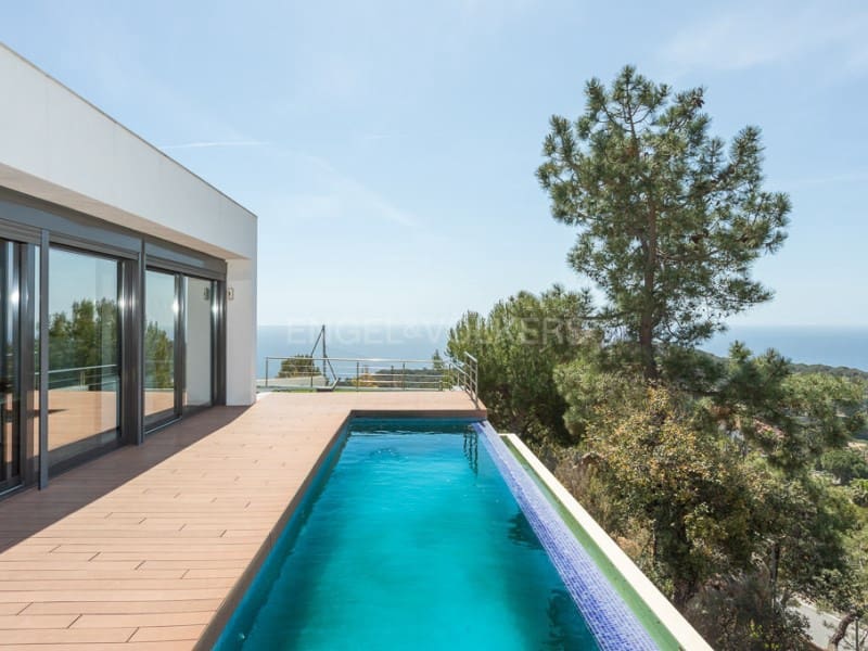 4 slaapkamer Villa te koop in Lloret de Mar met zwembad garage - € 1.200.000 (Ref: 7563706)