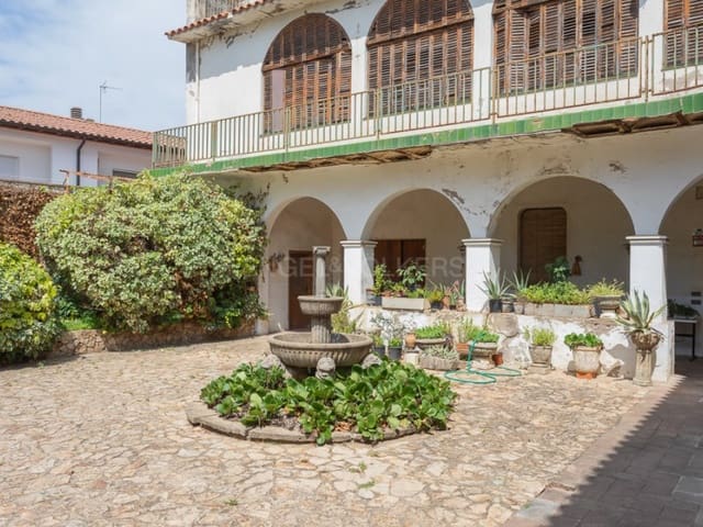 12 bedroom Villa for sale in Vidreres with pool garage - € 710,000 (Ref: 7705954)