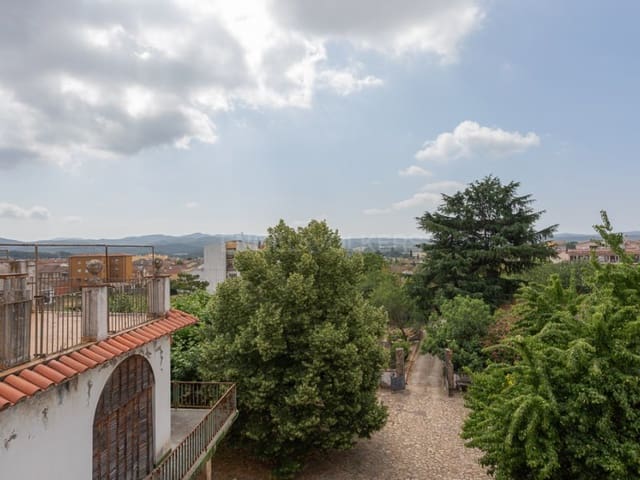 12 bedroom Villa for sale in Vidreres with pool garage - € 710,000 (Ref: 7705954)