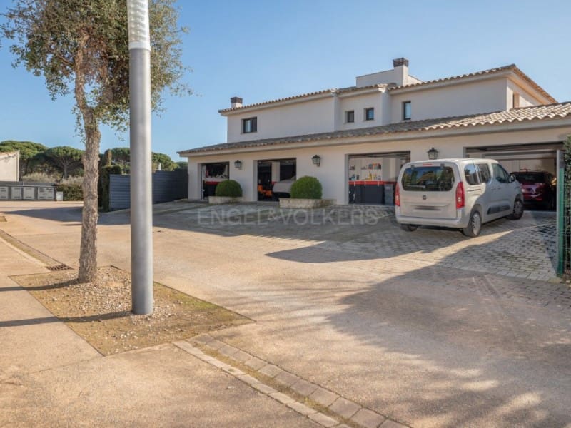 6 sypialnia Willa na sprzedaż w Gualta z basenem garażem - 3 690 000 € (Ref: 7715293)