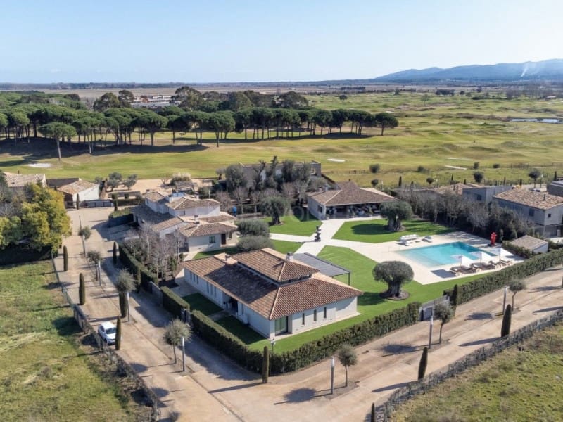 6 sypialnia Willa na sprzedaż w Gualta z basenem garażem - 3 690 000 € (Ref: 7715293)