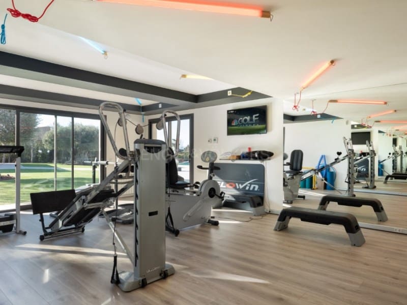 6 sypialnia Willa na sprzedaż w Gualta z basenem garażem - 3 690 000 € (Ref: 7715293)