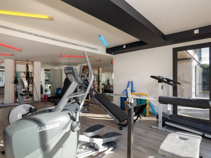 6 sypialnia Willa na sprzedaż w Gualta z basenem garażem - 3 690 000 € (Ref: 7715293)