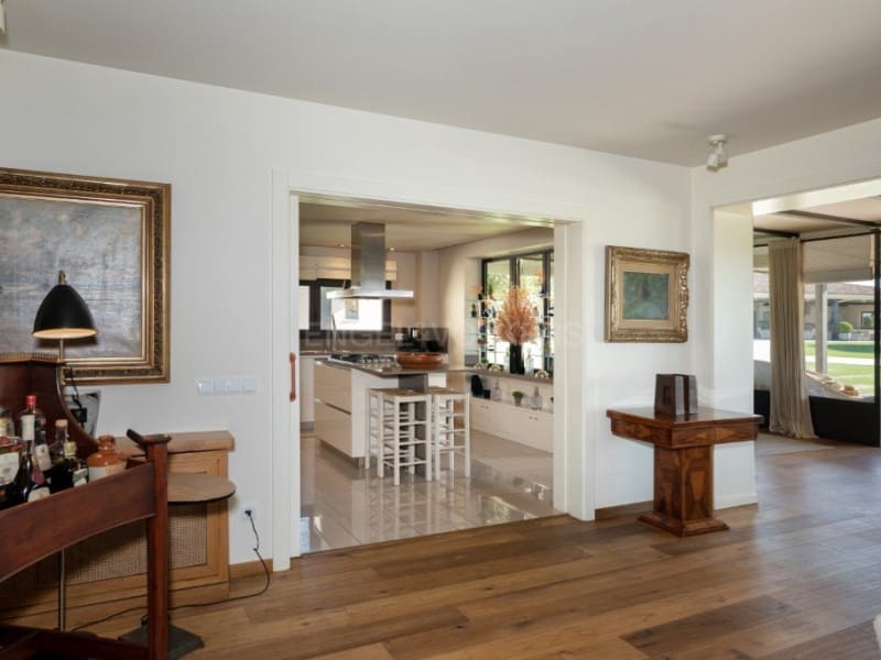 6 sypialnia Willa na sprzedaż w Gualta z basenem garażem - 3 690 000 € (Ref: 7715293)