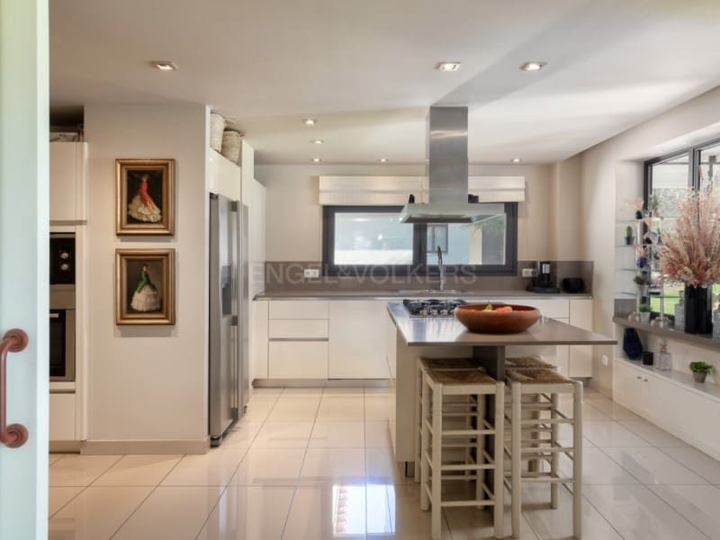 6 sypialnia Willa na sprzedaż w Gualta z basenem garażem - 3 690 000 € (Ref: 7715293)