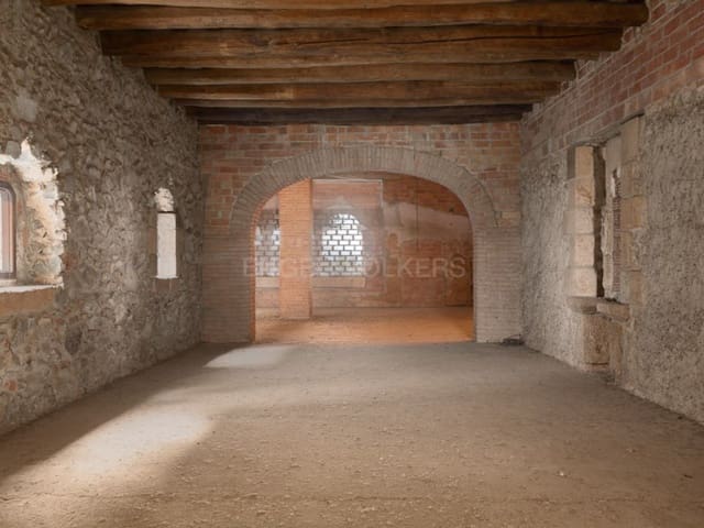 7 bedroom Villa for sale in Sils - € 1,500,000 (Ref: 7723753)