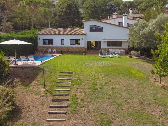 Chalet de 4 habitaciones en Santa Cristina d'Aro en venta con piscina garaje - 1.600.000 € (Ref: 7778978)