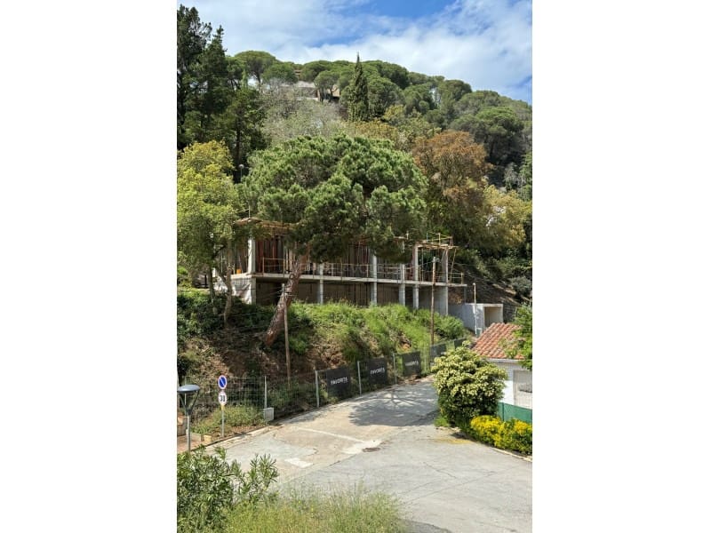 3 soverom Villa til salgs i Lloret de Mar med svømmebasseng garasje - € 1 500 000 (Ref: 7832196)