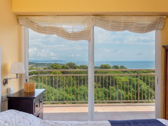 2 bedroom Flat for sale in Sant Feliu de Guíxols with pool garage - € 350,000 (Ref: 7887753)