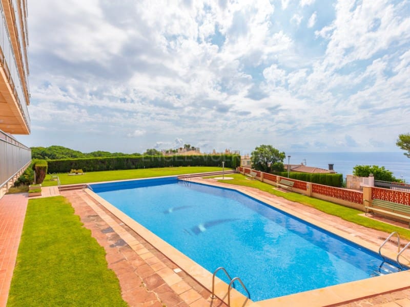 2 bedroom Flat for sale in Sant Feliu de Guixols with pool garage - € 350,000 (Ref: 7887753)