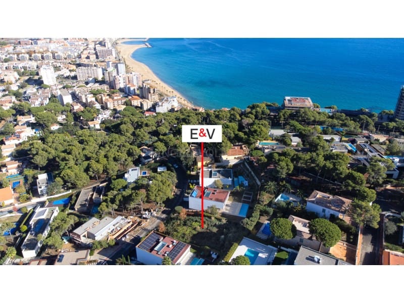 Grunde uden byggetilladelser til salg i Sant Antoni de Calonge - € 595.000 (Ref: 7936127)