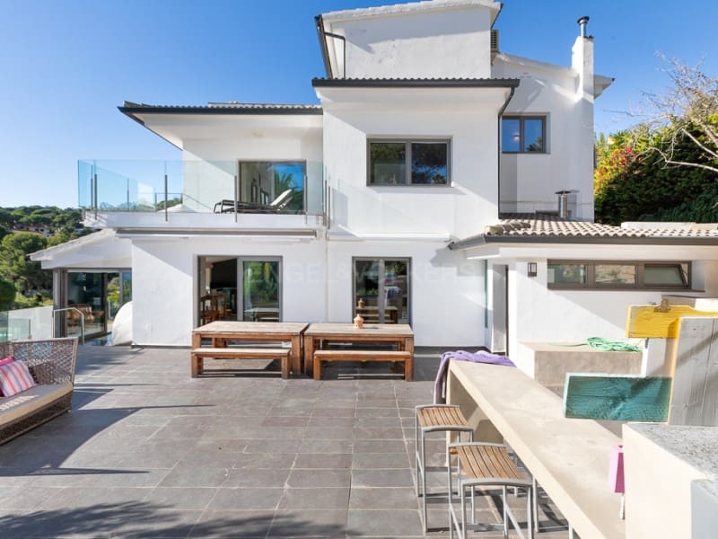 6 bedroom Villa for sale in Blanes with pool garage - € 1,695,000 (Ref: 8010441)