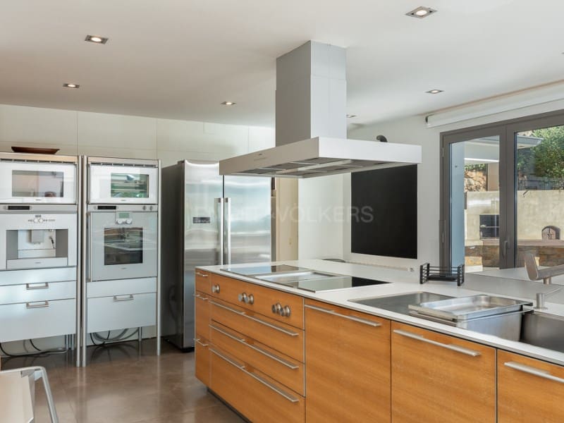 6 bedroom Villa for sale in Blanes with pool garage - € 1,695,000 (Ref: 8010441)