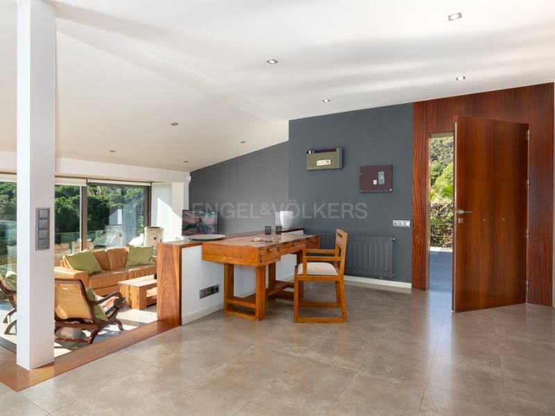 6 bedroom Villa for sale in Blanes with pool garage - € 1,695,000 (Ref: 8010441)