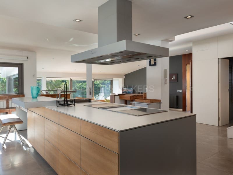 6 bedroom Villa for sale in Blanes with pool garage - € 1,695,000 (Ref: 8010441)